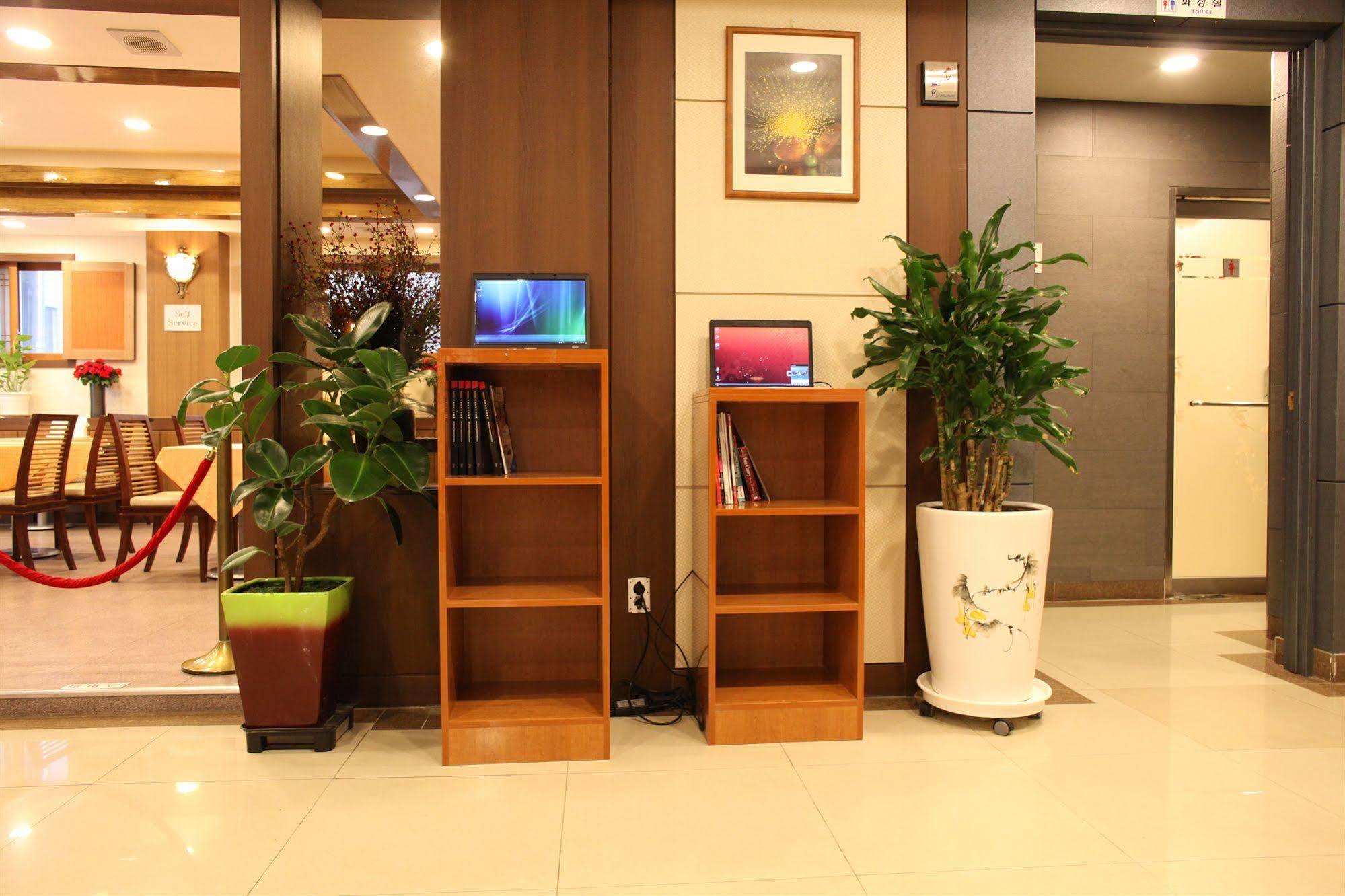 מלון Hill House Seoul Myeongdong מראה חיצוני תמונה