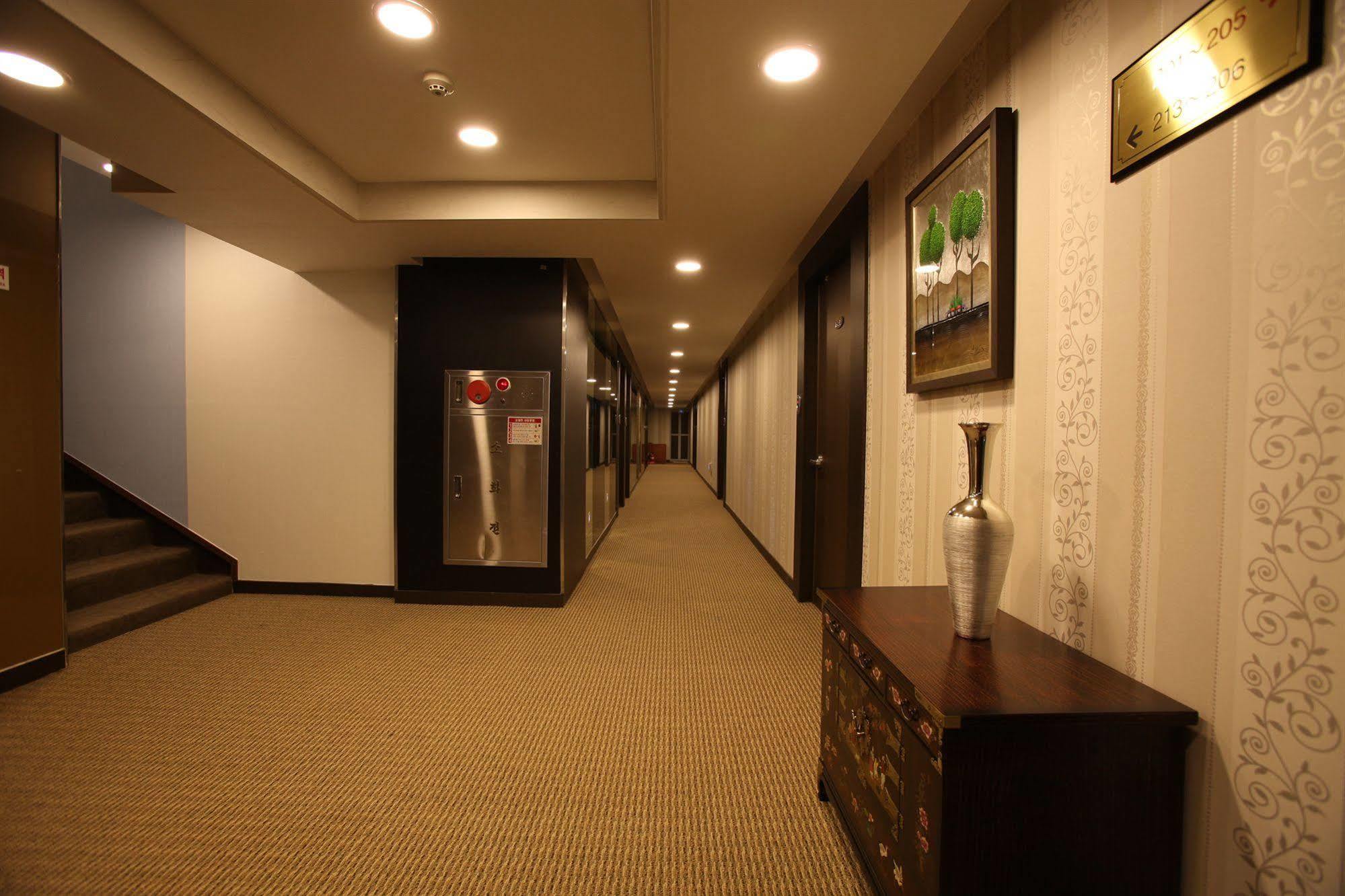 מלון Hill House Seoul Myeongdong מראה חיצוני תמונה